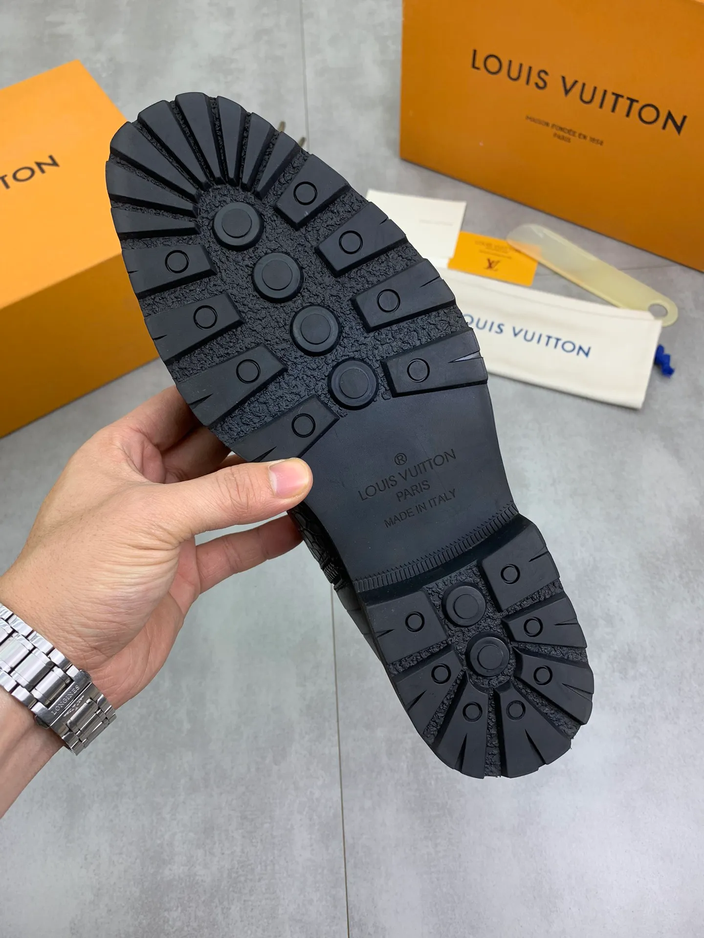 Men's shoes 💰P640 💰【New】🆘Water-dyed cow lining LV Louis Vuitton business high-top leather shoes, made of original imported Italian 🇮🇹 open-edge bead-rubbed open-edge bead cowhide, full cowhide lining, carefully handmade by professional shoemakers, the original version is specially designed for wear-resistant outsole. Standard code: 38-45 3⃣️color🉑️select